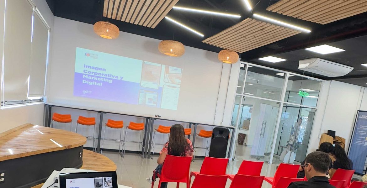 Exitosa Clínica de Marketing Digital e Imagen Corporativa para Emprendedores en Coquimbo